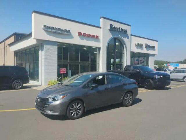 2024 Nissan Versa S — photo 1 of 36