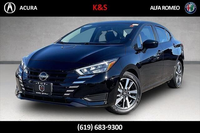 2025 Nissan Versa S — photo 1 of 18