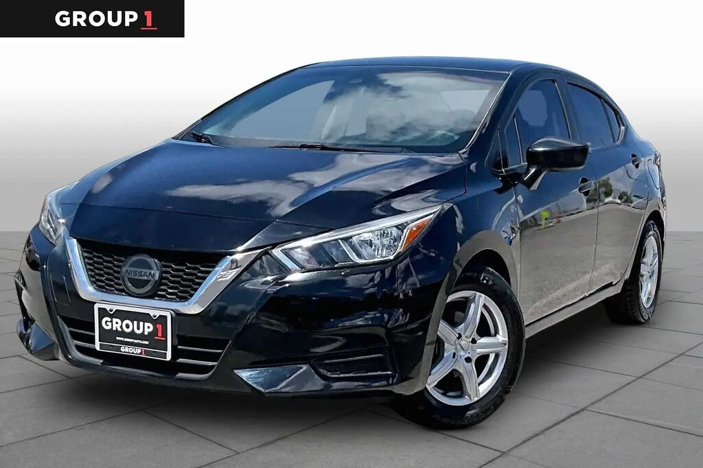 2020 Nissan Versa S — photo 1 of 12