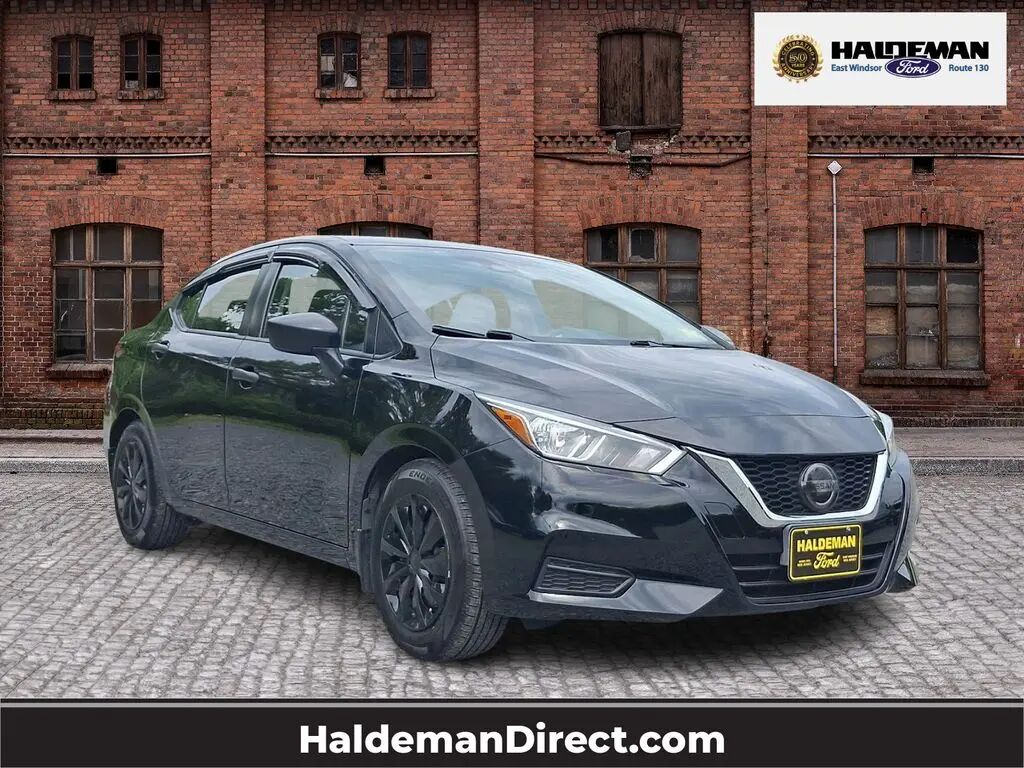 2021 Nissan Versa S — photo 1 of 15