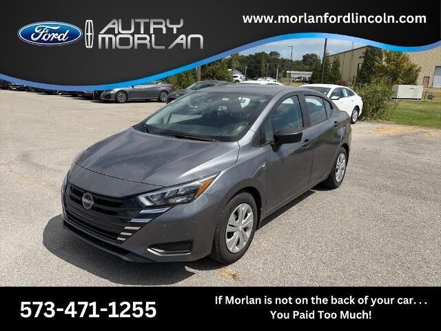 2025 Nissan Versa S — photo 1 of 13