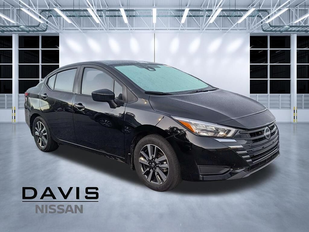 2025 Nissan Versa S — photo 1 of 13