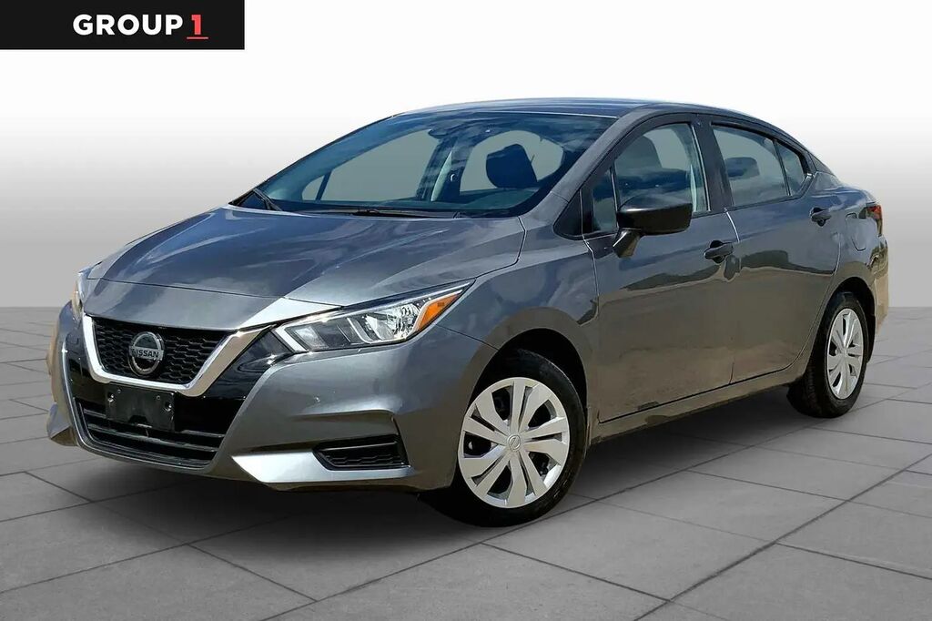 2020 Nissan Versa S — photo 1 of 26