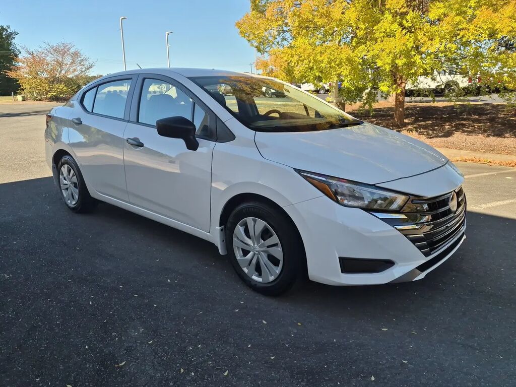 2025 Nissan Versa S — photo 1 of 13