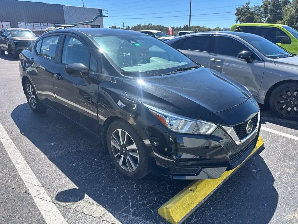 2022 Nissan Versa SV — photo 1 of 2