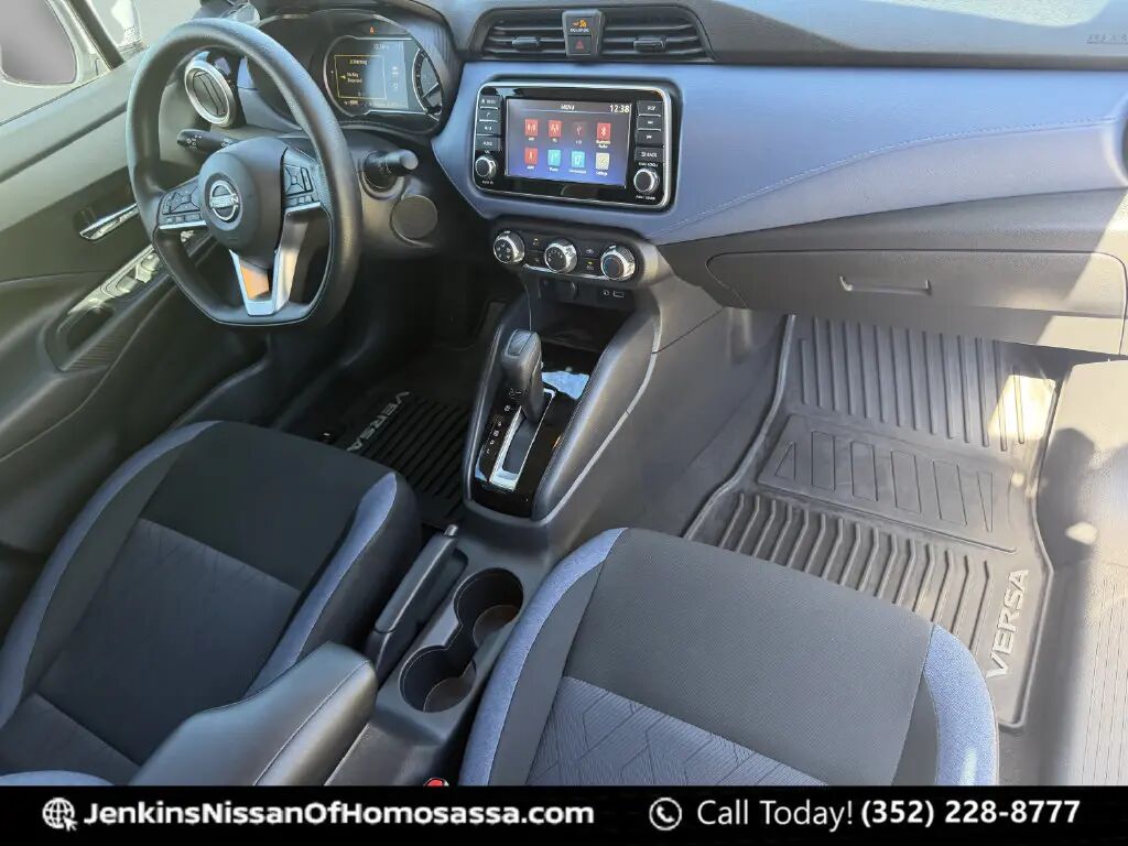 2025 Nissan Versa SV — photo 1 of 13