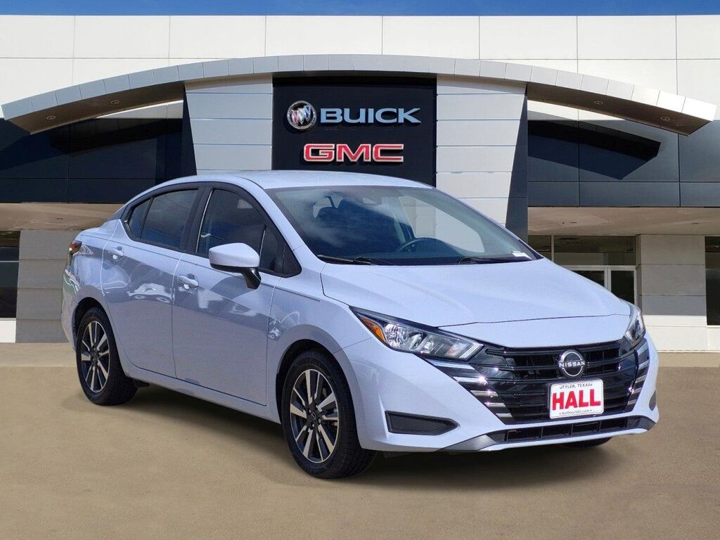 2023 Nissan Versa SV — photo 1 of 13