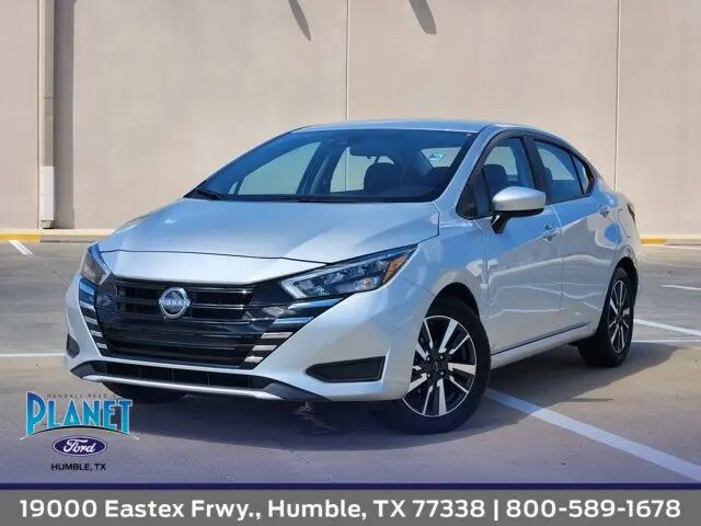2025 Nissan Versa SV — photo 1 of 13