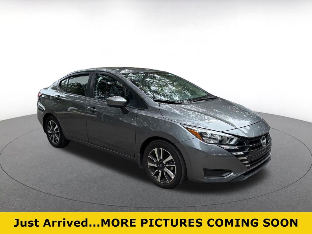 2025 Nissan Versa SV — photo 1 of 10