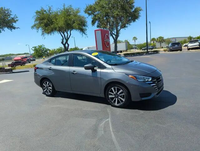 2025 Nissan Versa SV — photo 1 of 8