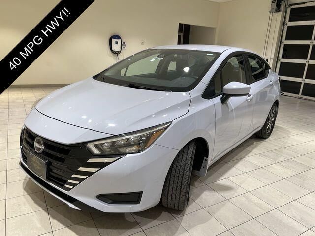 2025 Nissan Versa SV — photo 1 of 39
