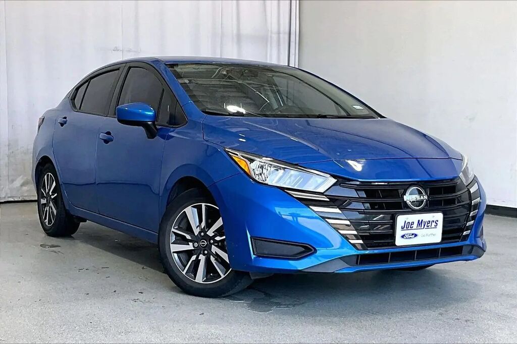 2023 Nissan Versa SV — photo 1 of 27