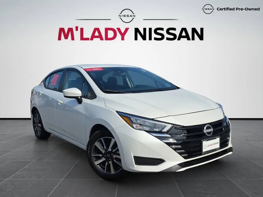 2025 Nissan Versa SV — photo 1 of 13