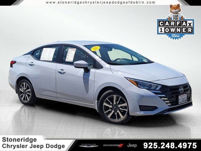 2025 Nissan Versa SV — photo 1 of 13