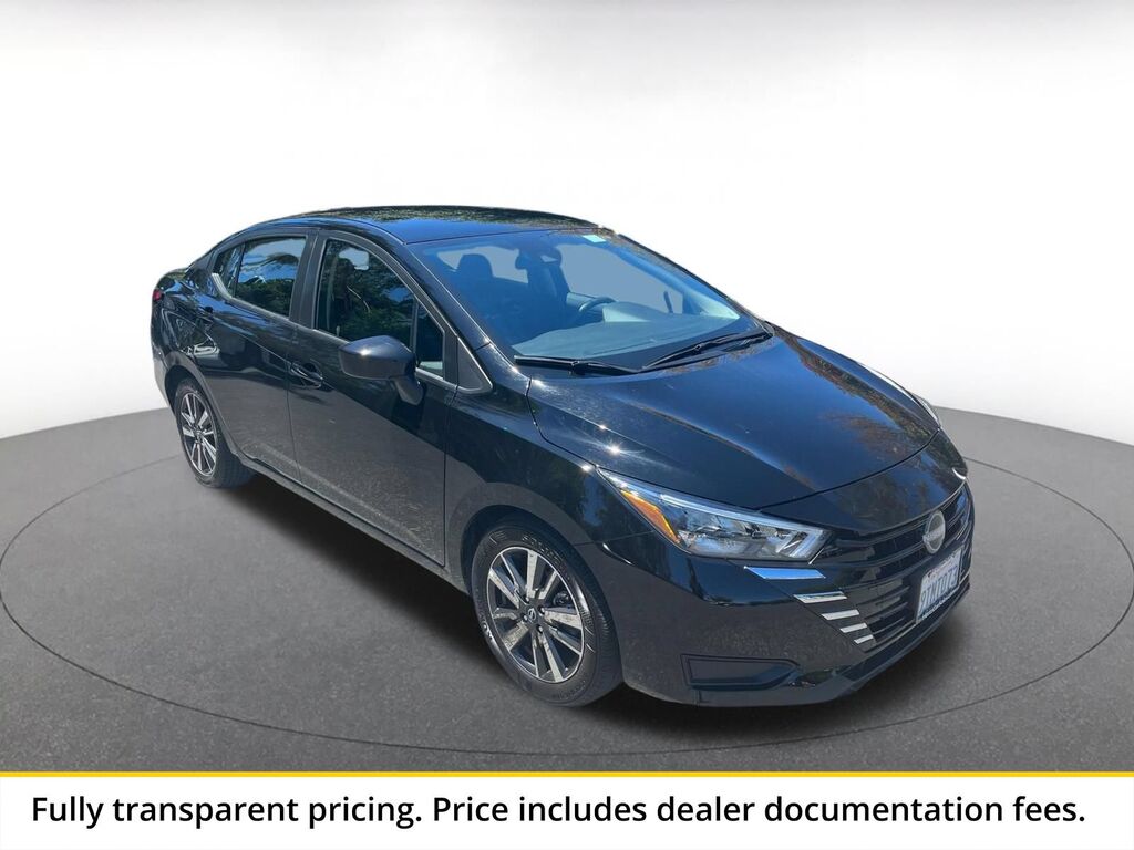 2025 Nissan Versa SV — photo 1 of 13
