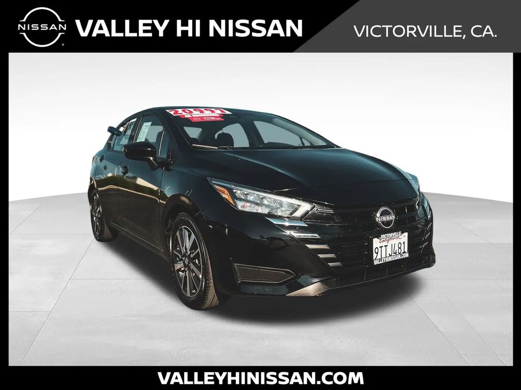 2025 Nissan Versa SV — photo 1 of 14