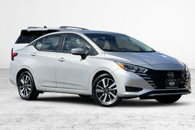 2025 Nissan Versa SV — photo 1 of 13