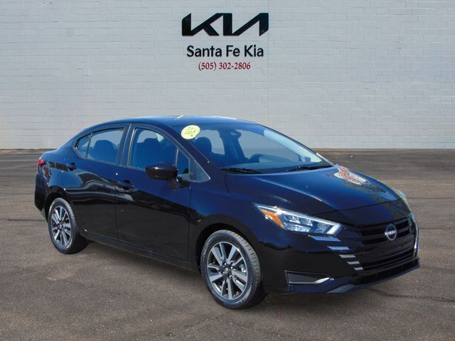 2025 Nissan Versa SV — photo 1 of 13