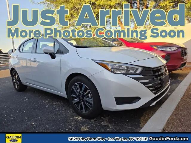 2025 Nissan Versa SV — photo 1 of 40