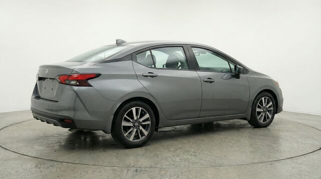 2025 Nissan Versa SV — photo 1 of 8