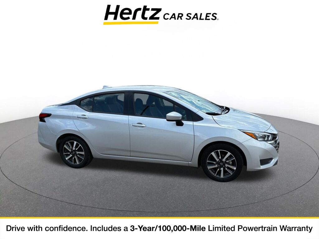 2025 Nissan Versa SV — photo 1 of 11