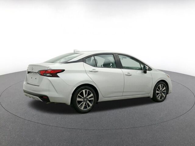 2025 Nissan Versa SV — photo 1 of 4