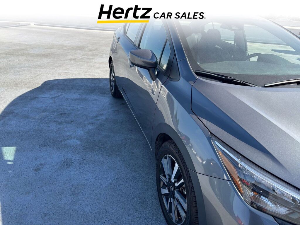 2025 Nissan Versa SV — photo 1 of 13