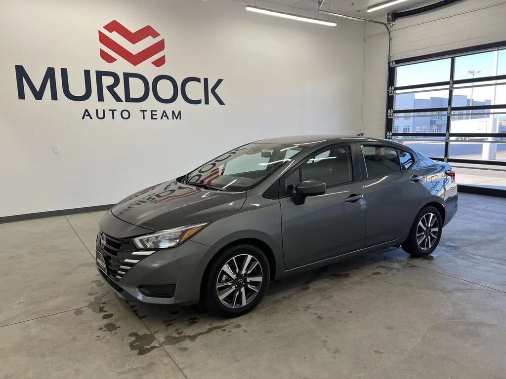 2025 Nissan Versa SV — photo 1 of 13