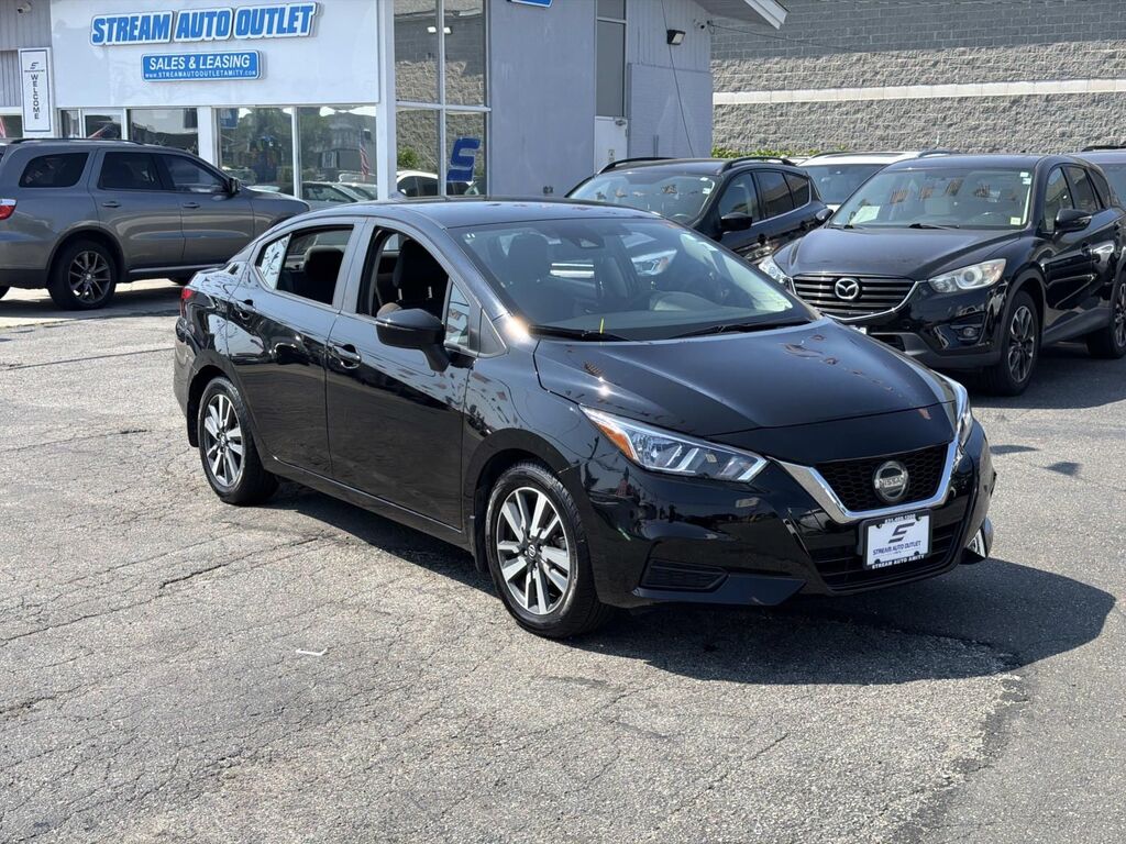 2020 Nissan Versa 1.6 SV — photo 1 of 10