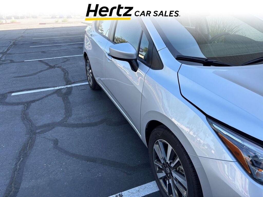 2025 Nissan Versa SV — photo 1 of 13