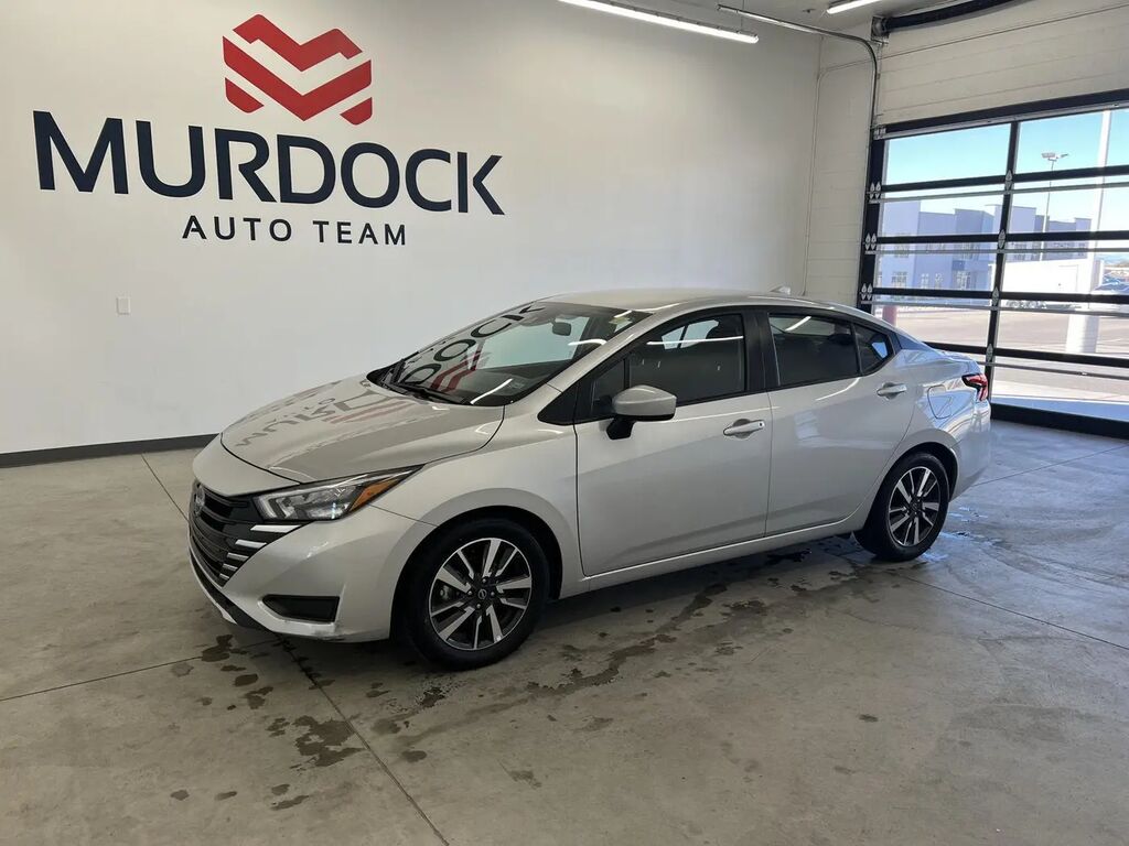 2025 Nissan Versa SV — photo 1 of 13