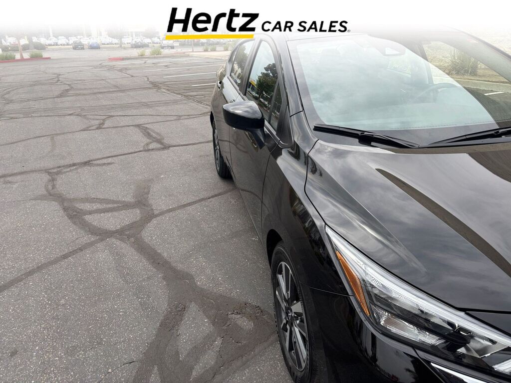 2025 Nissan Versa SV — photo 1 of 20