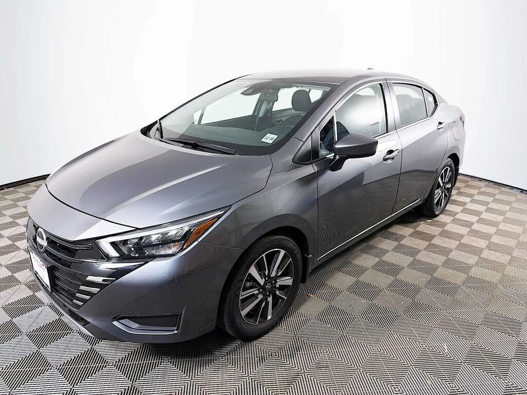 2025 Nissan Versa SV — photo 1 of 5