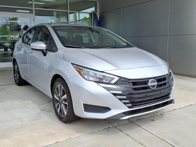2025 Nissan Versa SV — photo 1 of 26