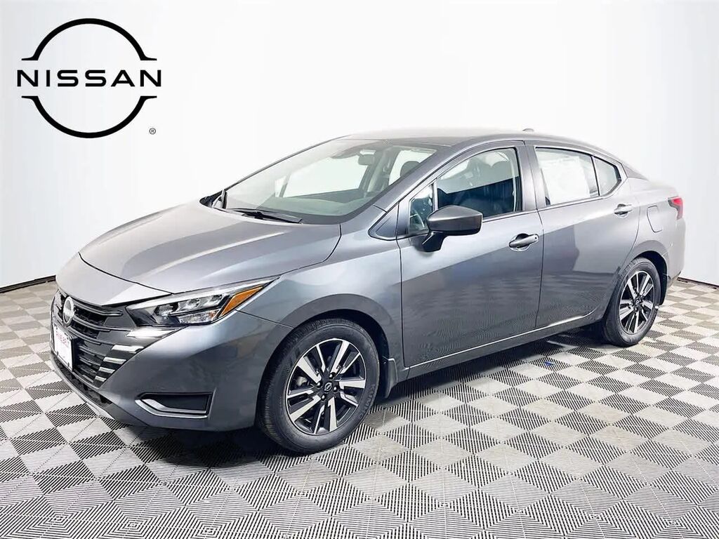2025 Nissan Versa SV — photo 1 of 14