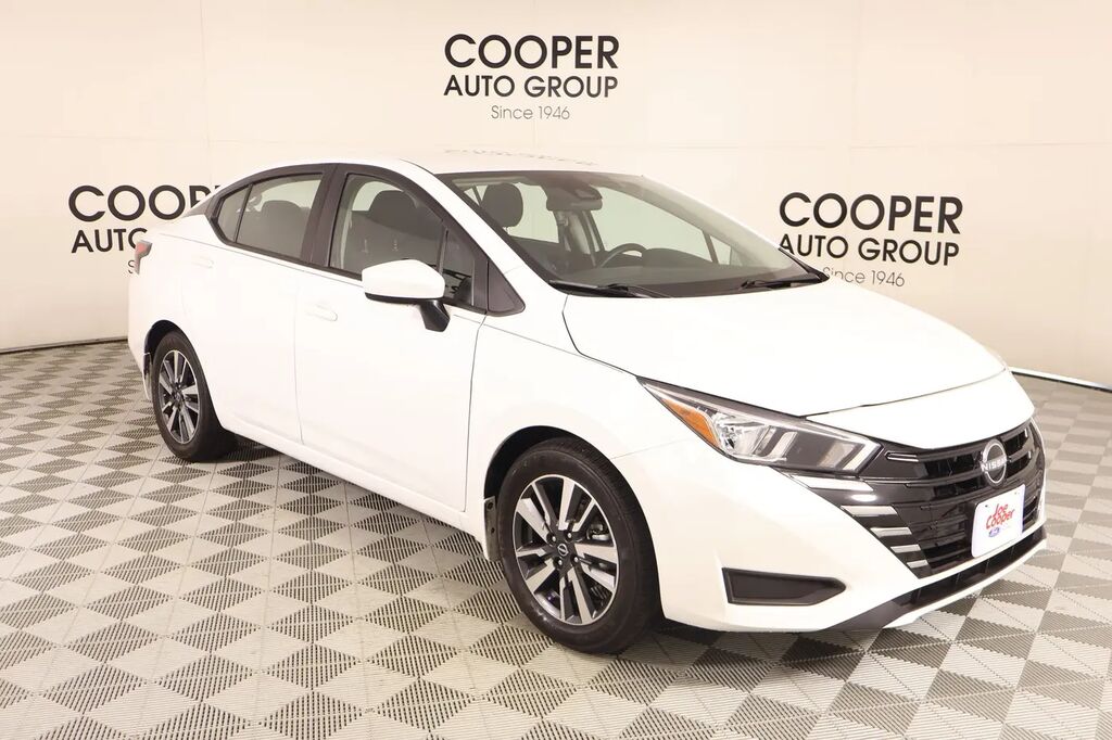 2024 Nissan Versa SV — photo 1 of 13