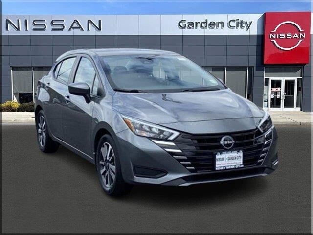2025 Nissan Versa SV — photo 1 of 13