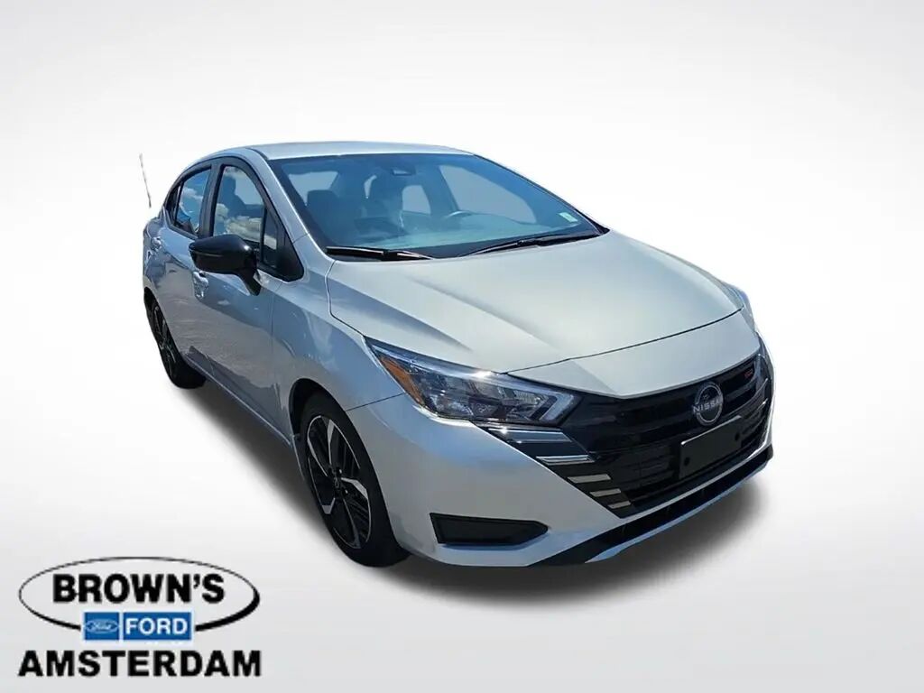 2025 Nissan Versa SR — photo 1 of 14