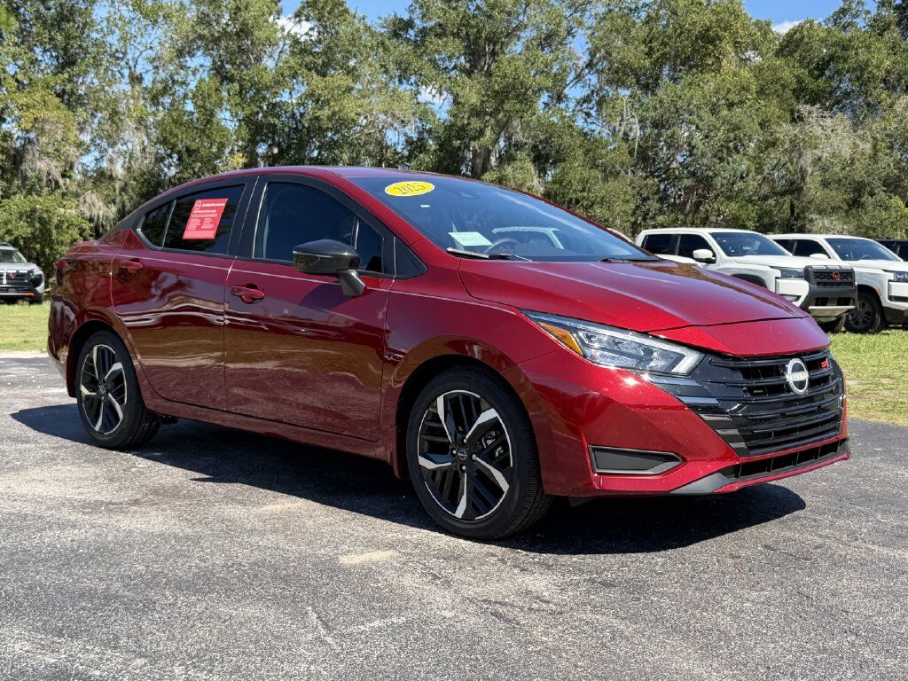 2025 Nissan Versa 1.6 SR — photo 1 of 13