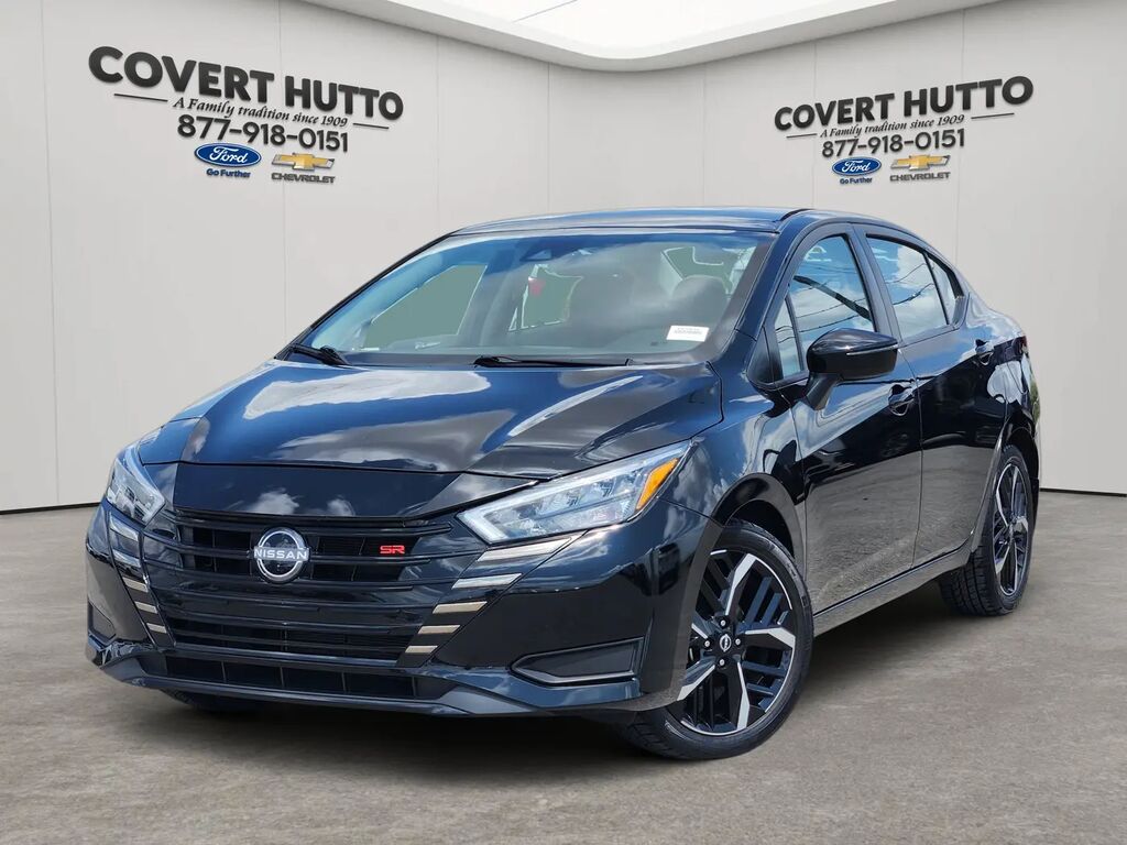 2025 Nissan Versa SR — photo 1 of 13