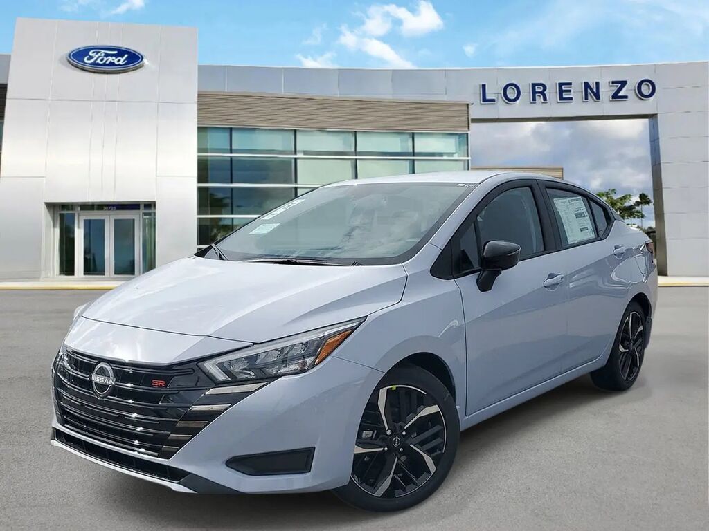 2025 Nissan Versa SR — photo 1 of 13