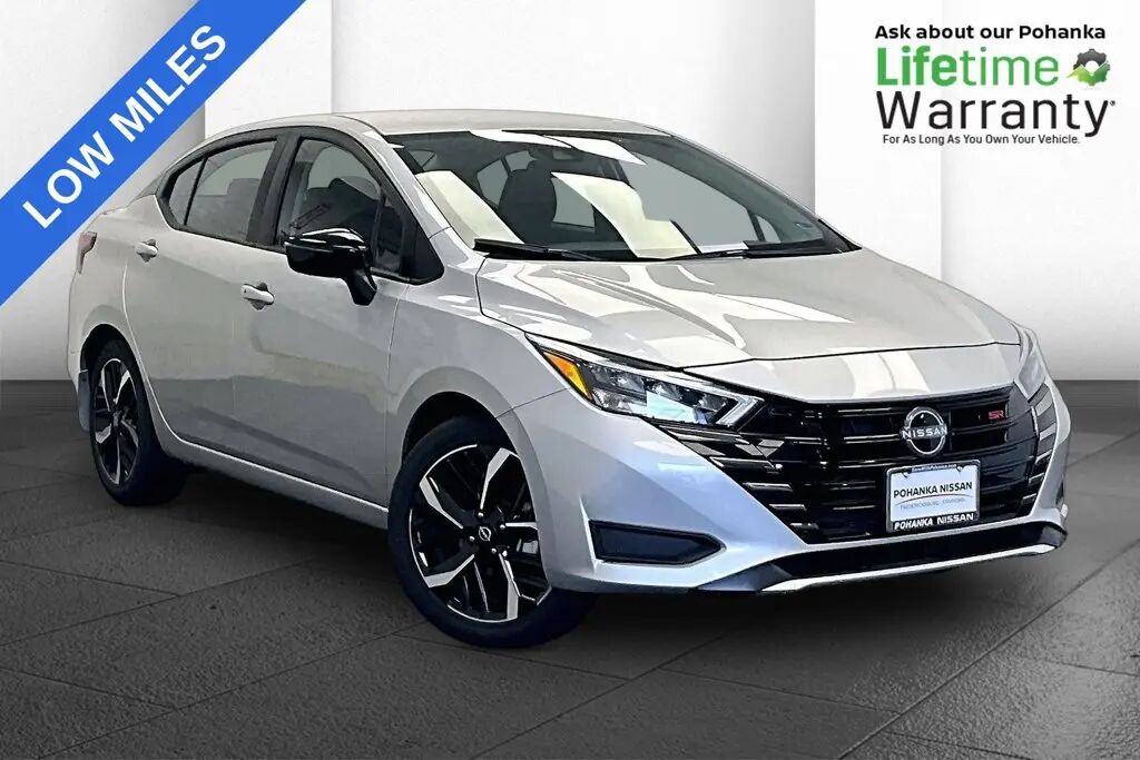 2025 Nissan Versa SR — photo 1 of 13