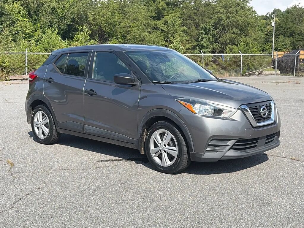 2020 Nissan Kicks S — photo 1 of 13