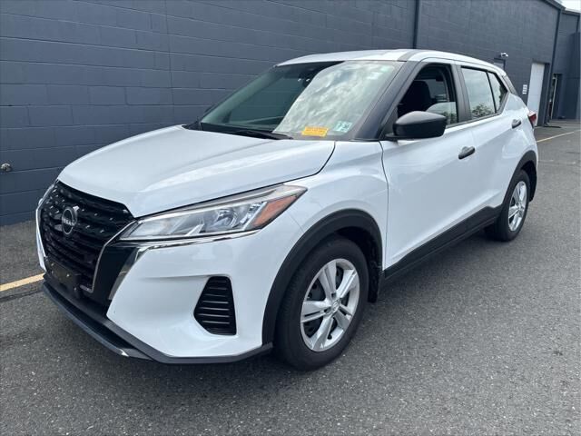 2025 Nissan Kicks Play S — photo 1 of 13