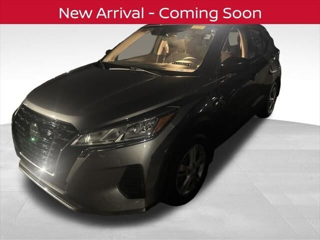 2021 Nissan Kicks S — photo 1 of 15