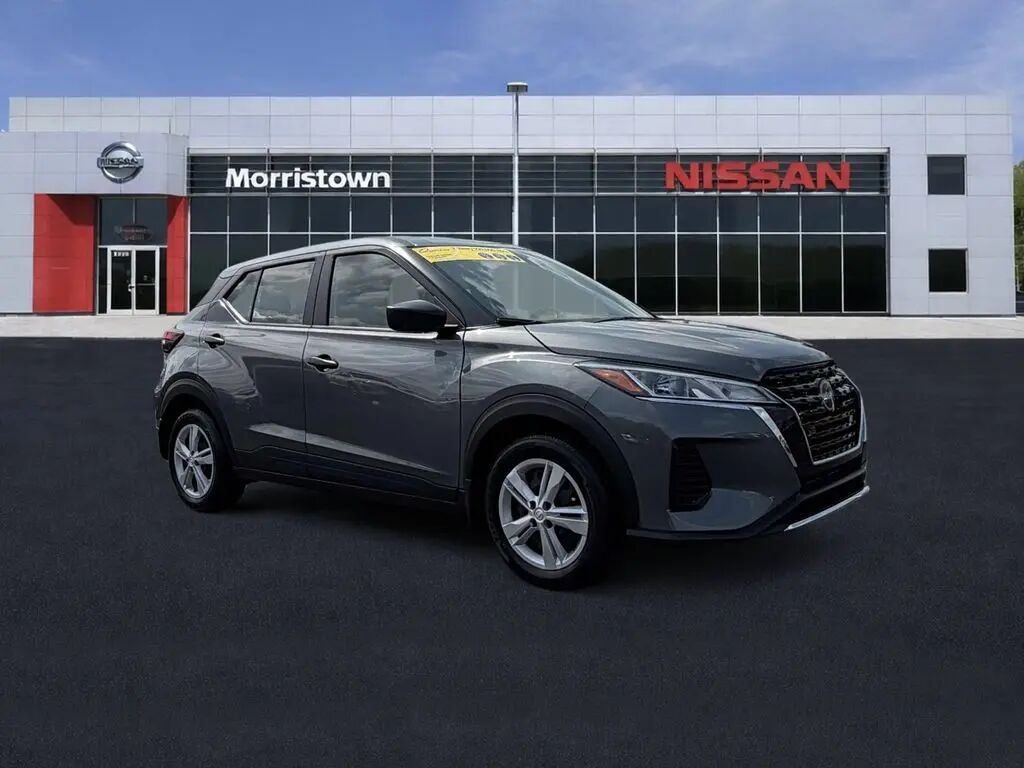 2025 Nissan Kicks Play S — photo 1 of 15