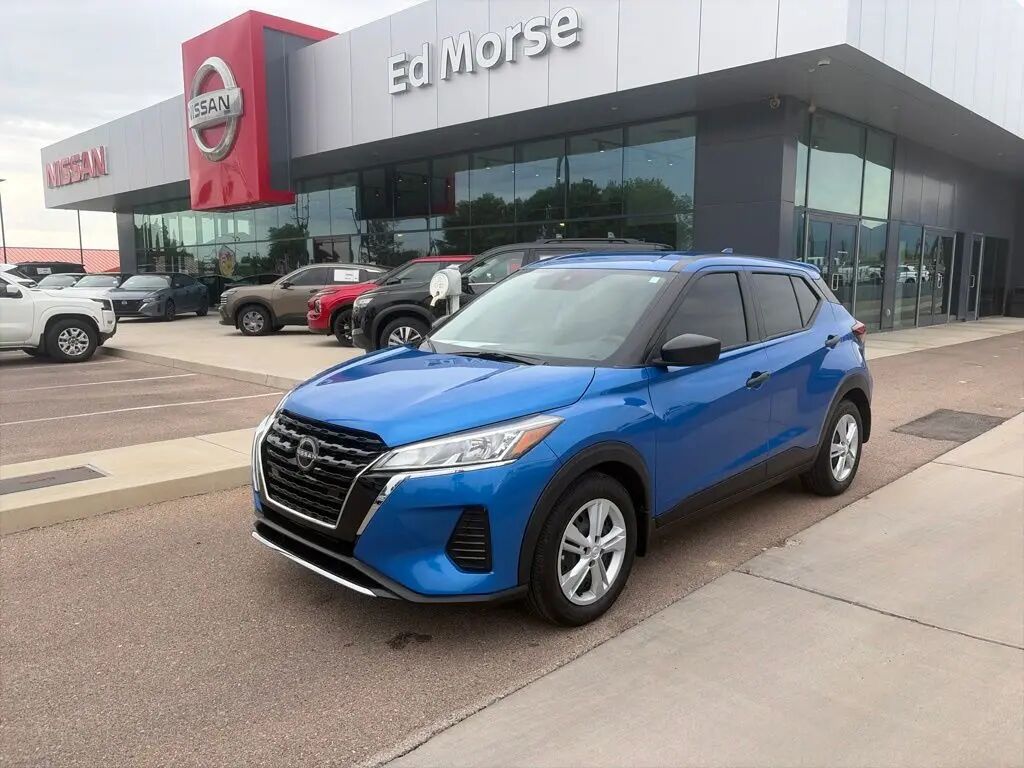 2025 Nissan Kicks Play S — photo 1 of 26
