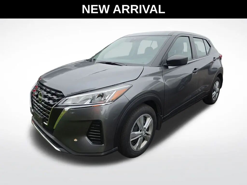 2025 Nissan Kicks Play S — photo 1 of 13