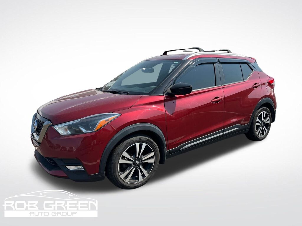 2019 Nissan Kicks SR — photo 1 of 13