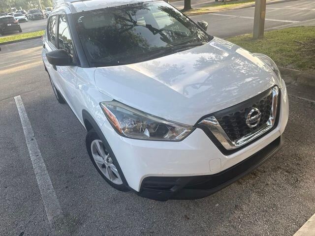 2019 Nissan Kicks S — photo 1 of 10